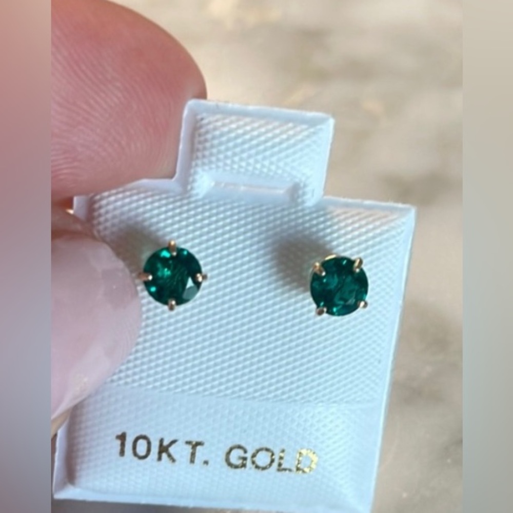 10K yellow Gold Emerald Green Stud Earrings Real Gold